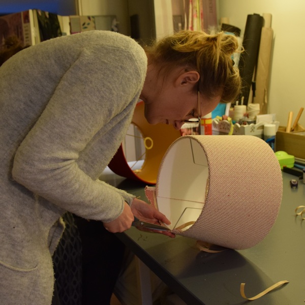 Atelier Kleur | Workshop lampenkap stofferen - De lampenkap van Hanneke