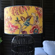 Aanpassen grootmoeder vlinder Atelier Kleur | Lampenkappen, lampenkap op maat, en lampenkapmaterialen |  Dealer van ikatstoffen en Designers Guild
